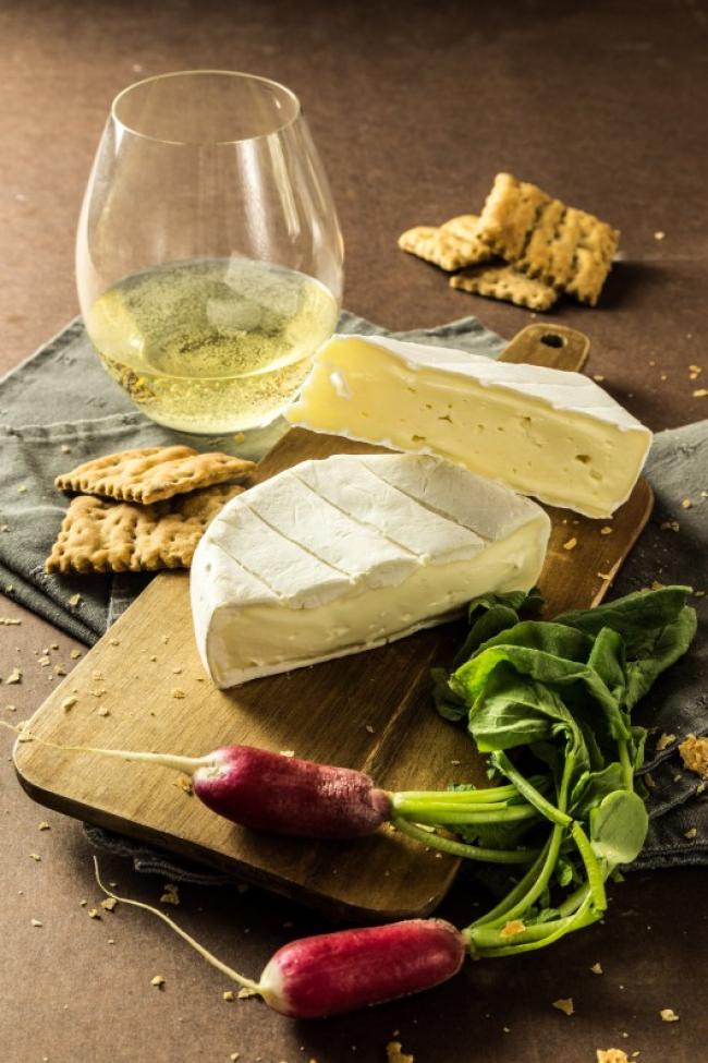 Billede af ost og hvidvin