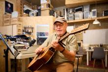 Lasse Helner i studiet